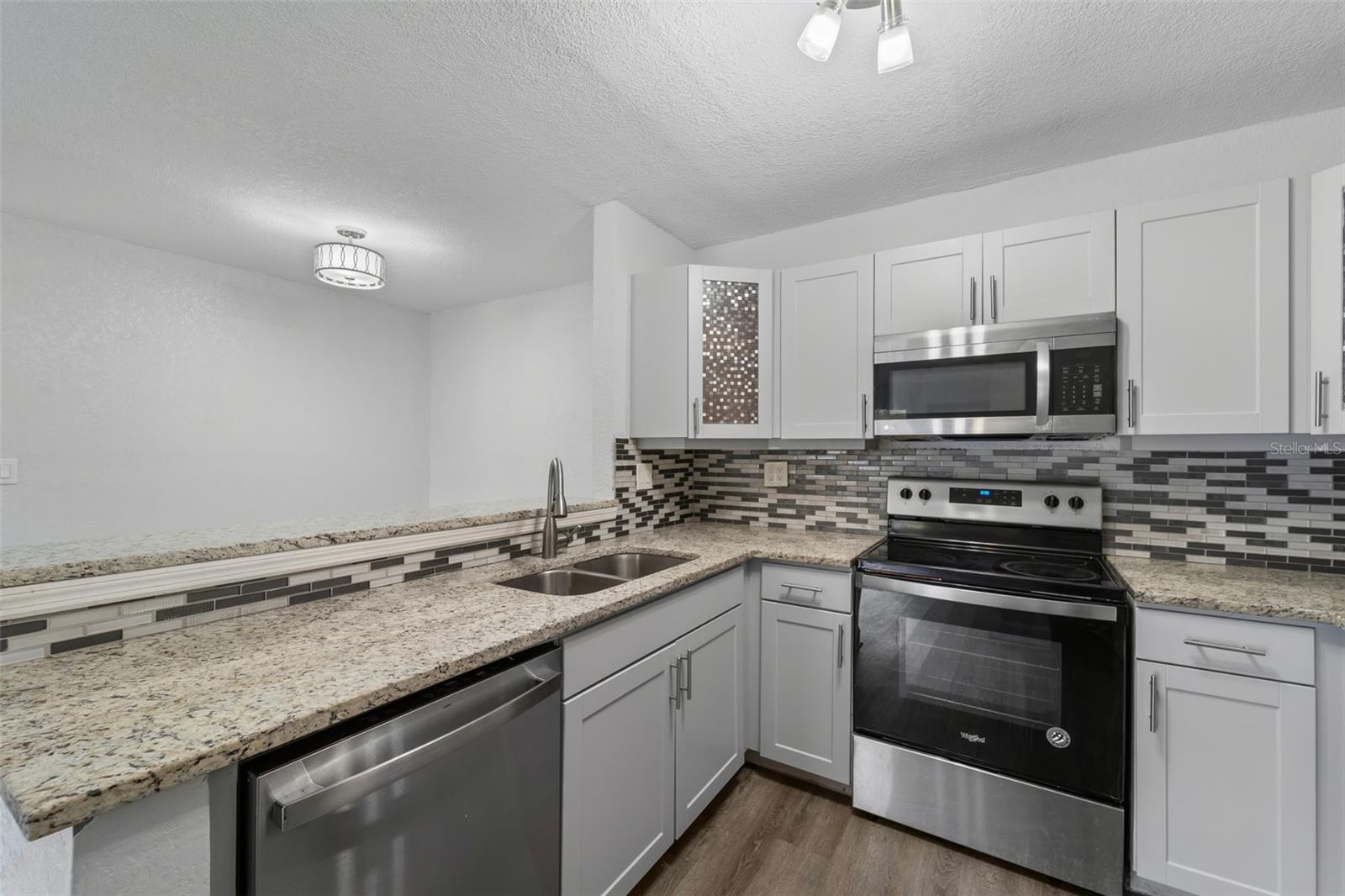 5742 BAYWATER DR, TAMPA, FL — photo 9