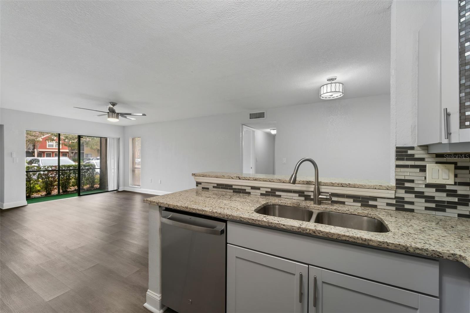 5742 BAYWATER DR, TAMPA, FL — photo 10