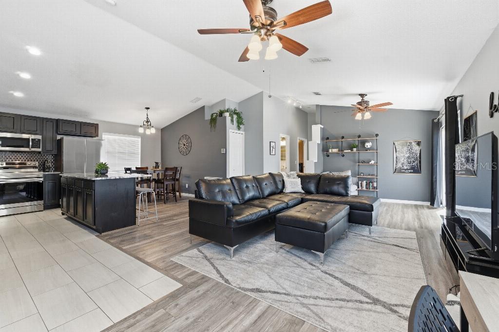 25130 ENSLEY RD, SORRENTO, FL — photo 3