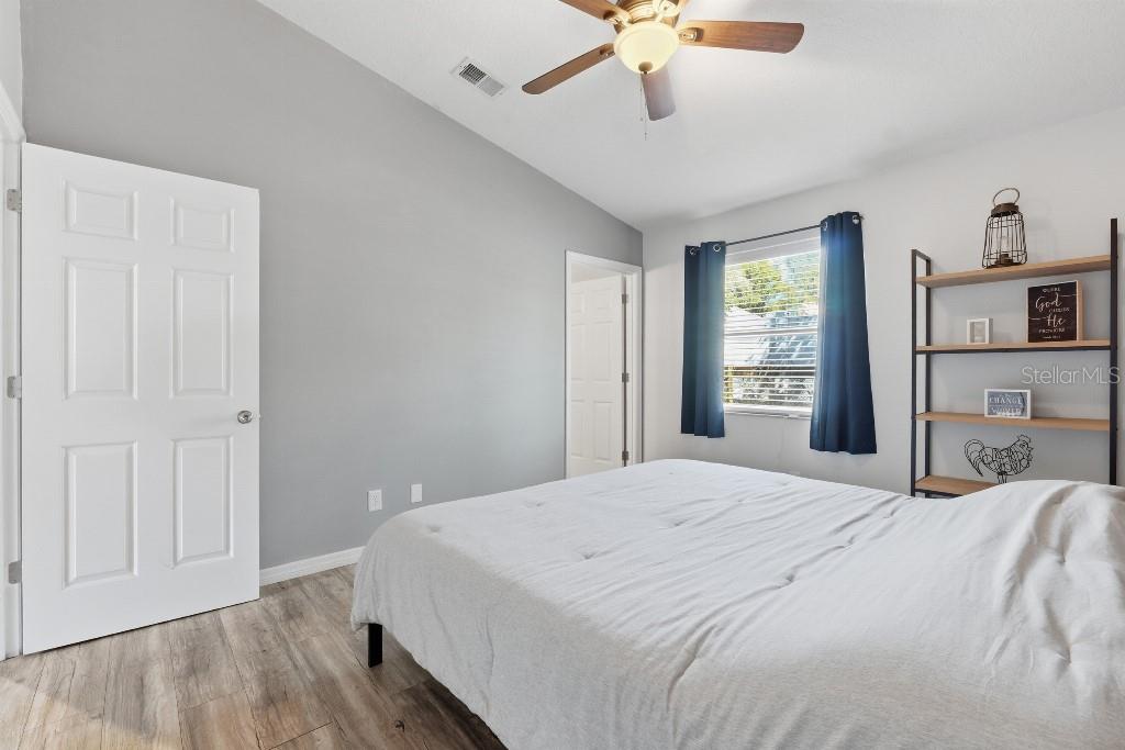 25130 ENSLEY RD, SORRENTO, FL — photo 17