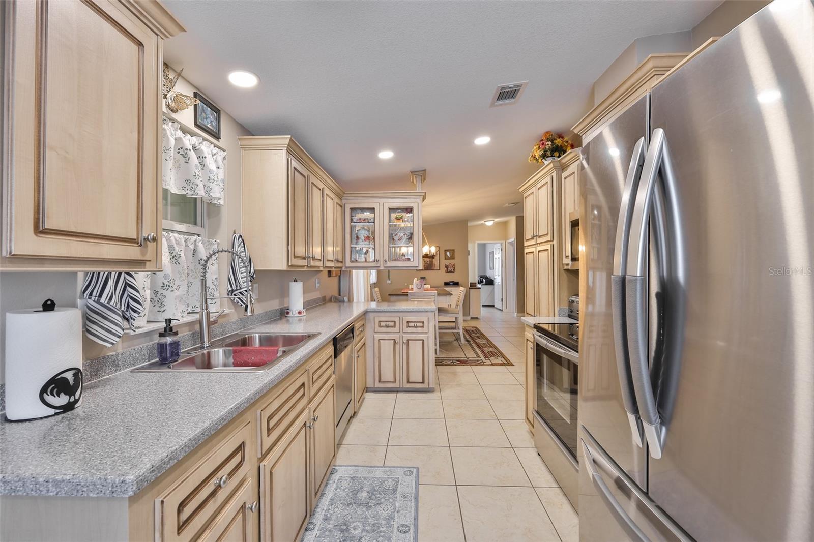 37041 NEUKOM AVE, ZEPHYRHILLS, FL — photo 3