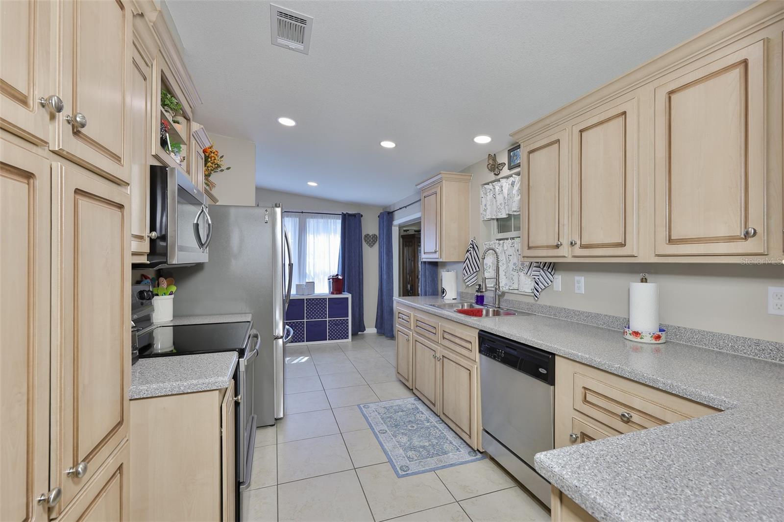 37041 NEUKOM AVE, ZEPHYRHILLS, FL — photo 5