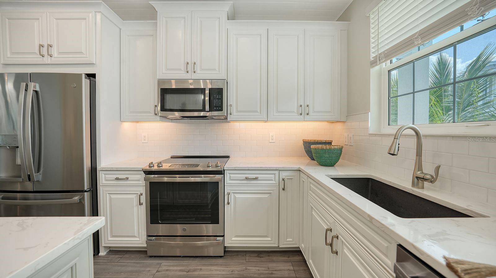 12413 GULF BREEZE TER, CORTEZ, FL — photo 12