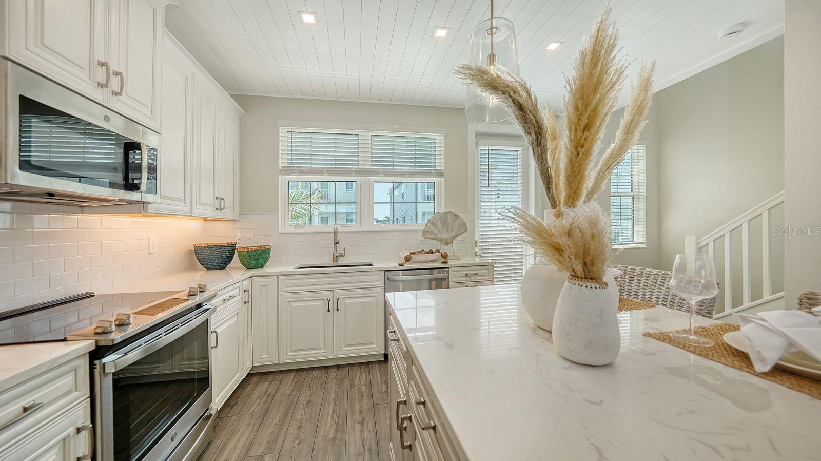 12413 GULF BREEZE TER, CORTEZ, FL — photo 14