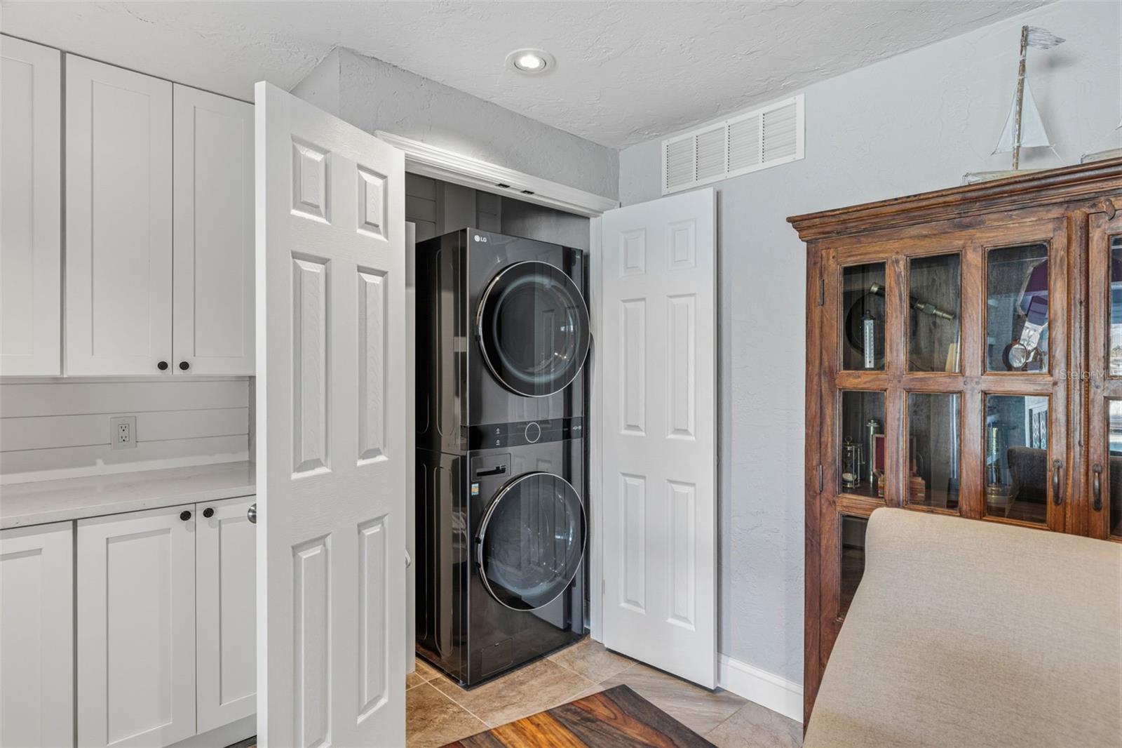 4310 40TH ST S, ST PETERSBURG, FL — photo 32