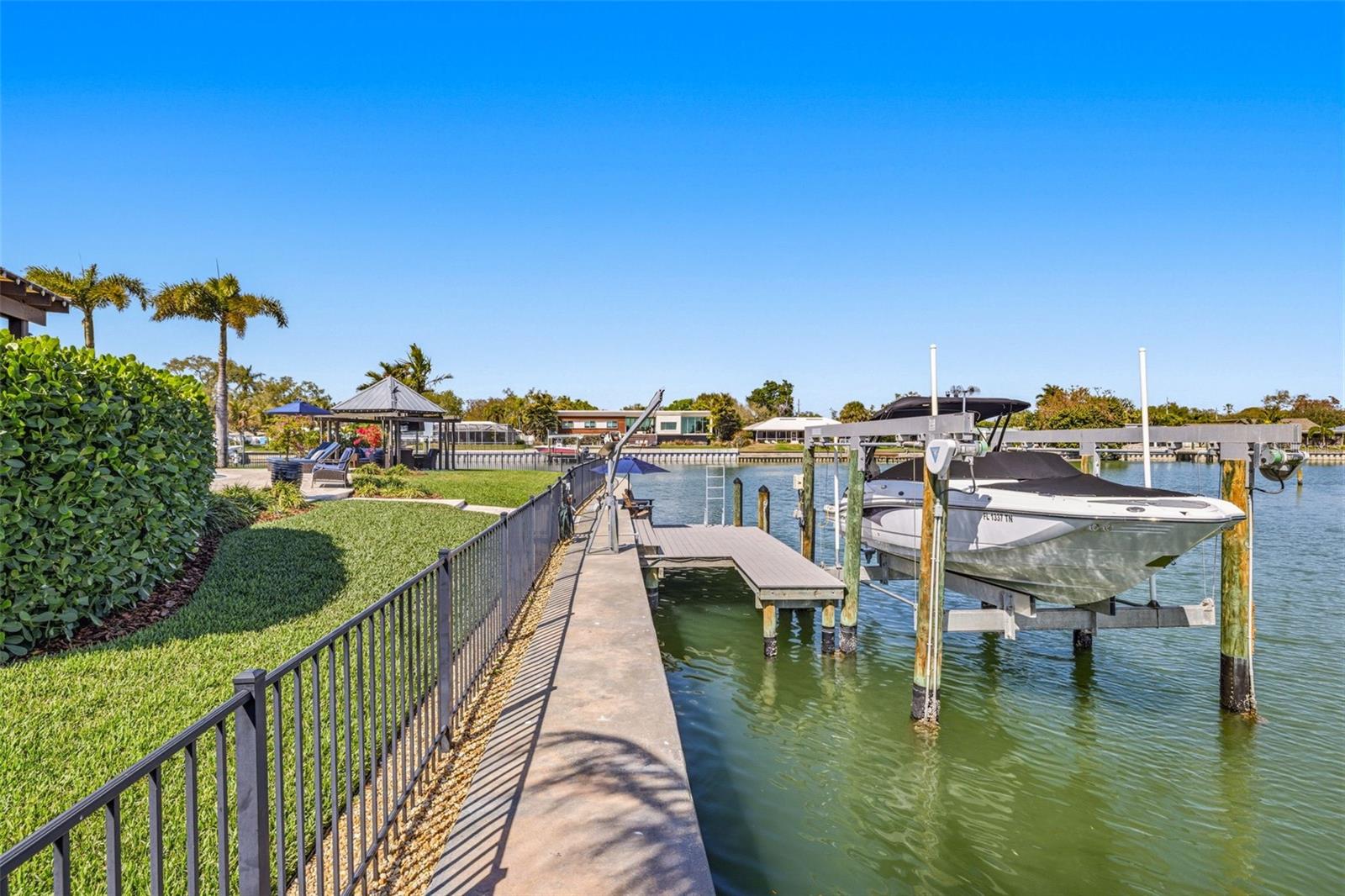 4310 40TH ST S, ST PETERSBURG, FL — photo 36