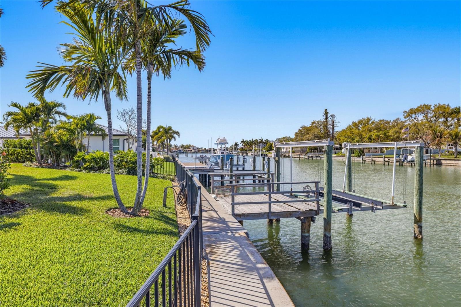 4310 40TH ST S, ST PETERSBURG, FL — photo 37