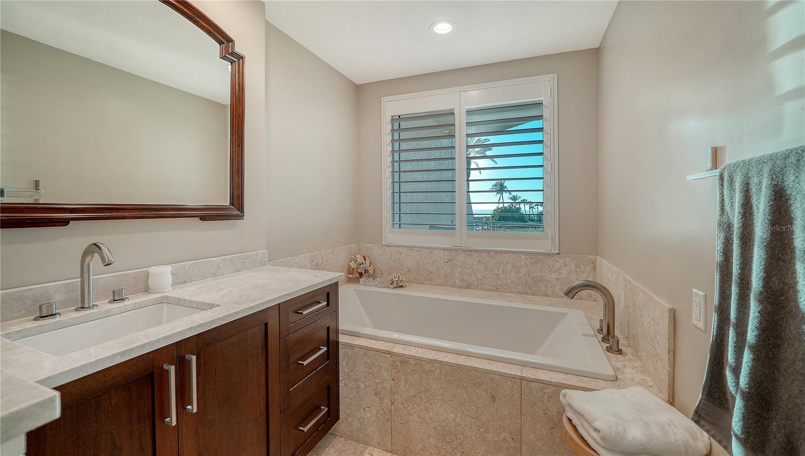 2165 GULF OF MEXICO DR #115, LONGBOAT KEY, FL — photo 19