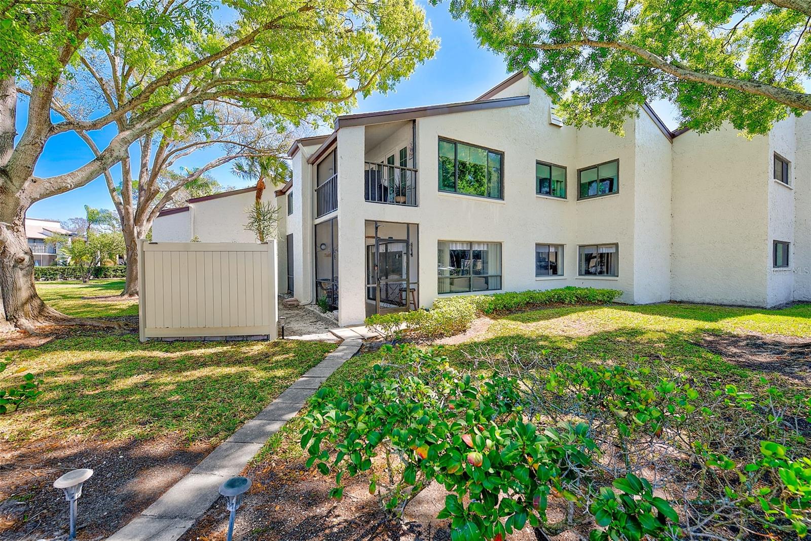 700 STARKEY RD #1216, LARGO, FL