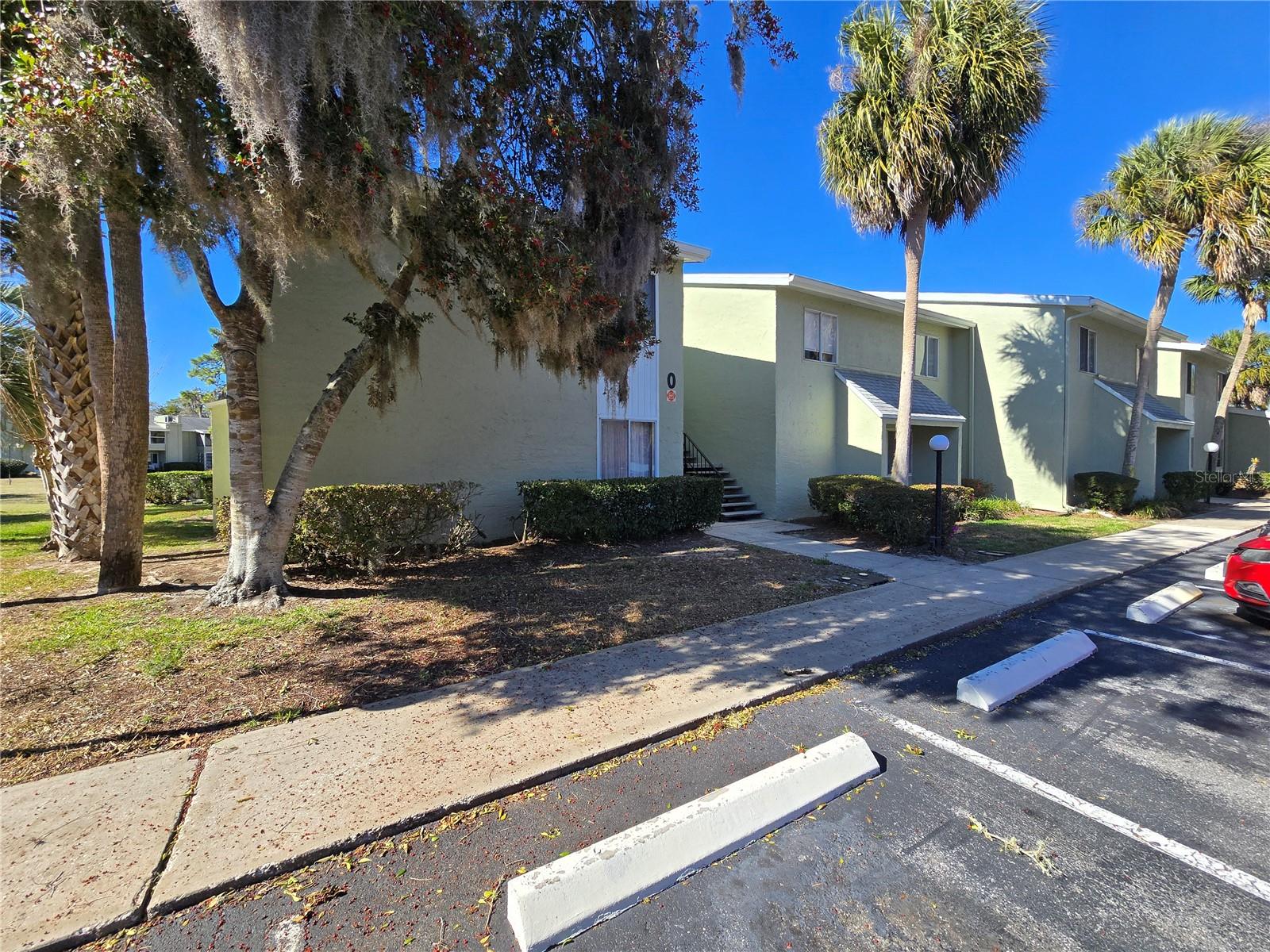 633 SILVER PASS #B, OCALA, FL — photo 2