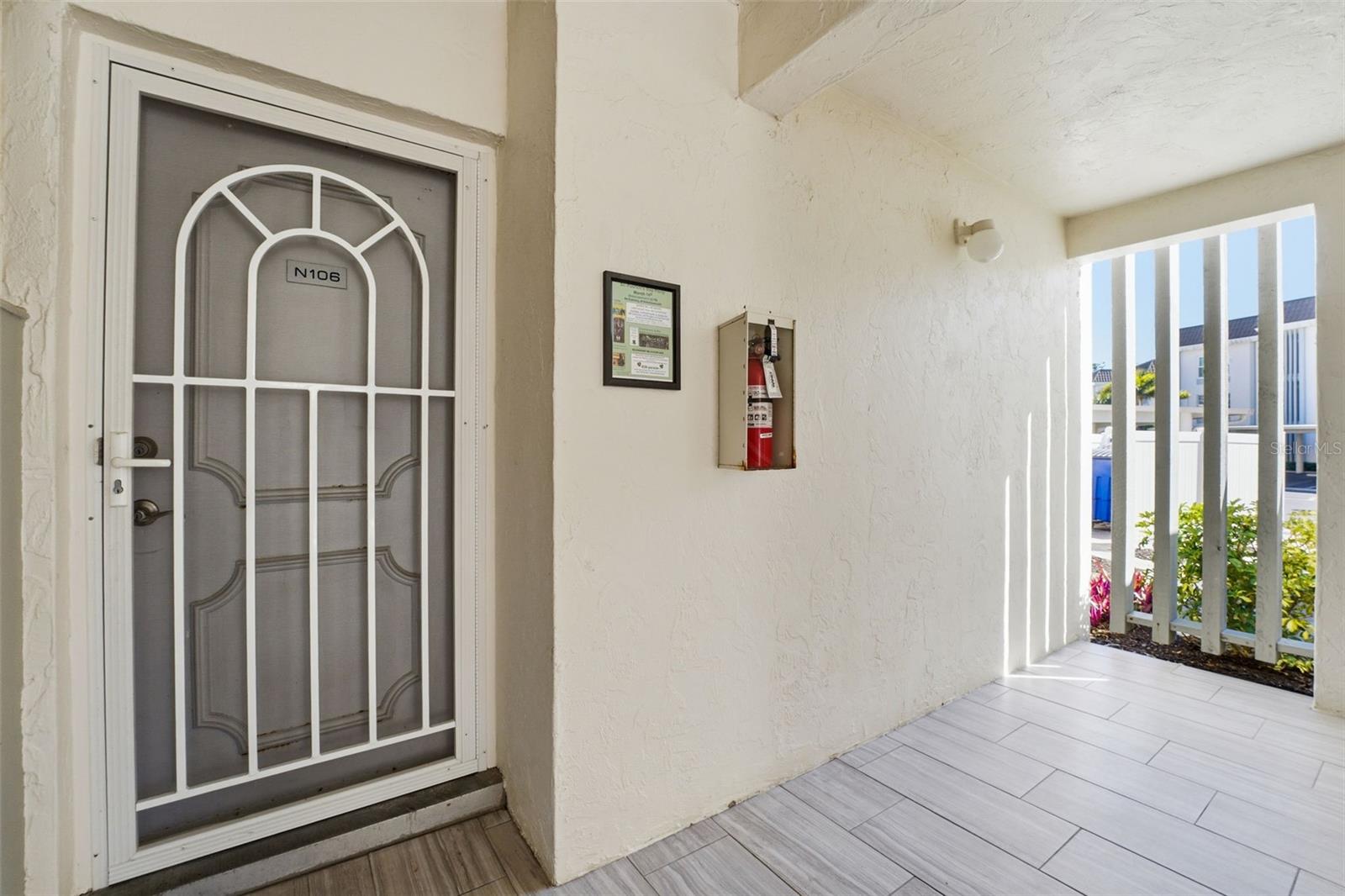 4440 EXETER DR #106, LONGBOAT KEY, FL — photo 2