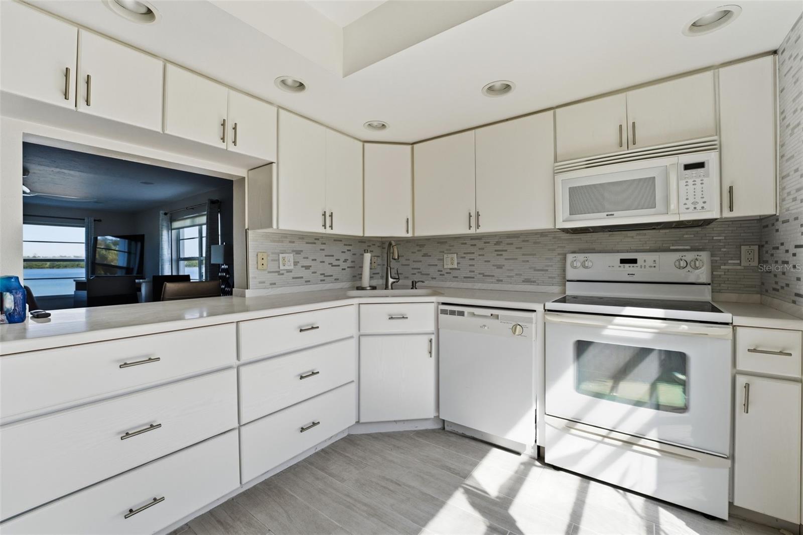 4440 EXETER DR #106, LONGBOAT KEY, FL — photo 4