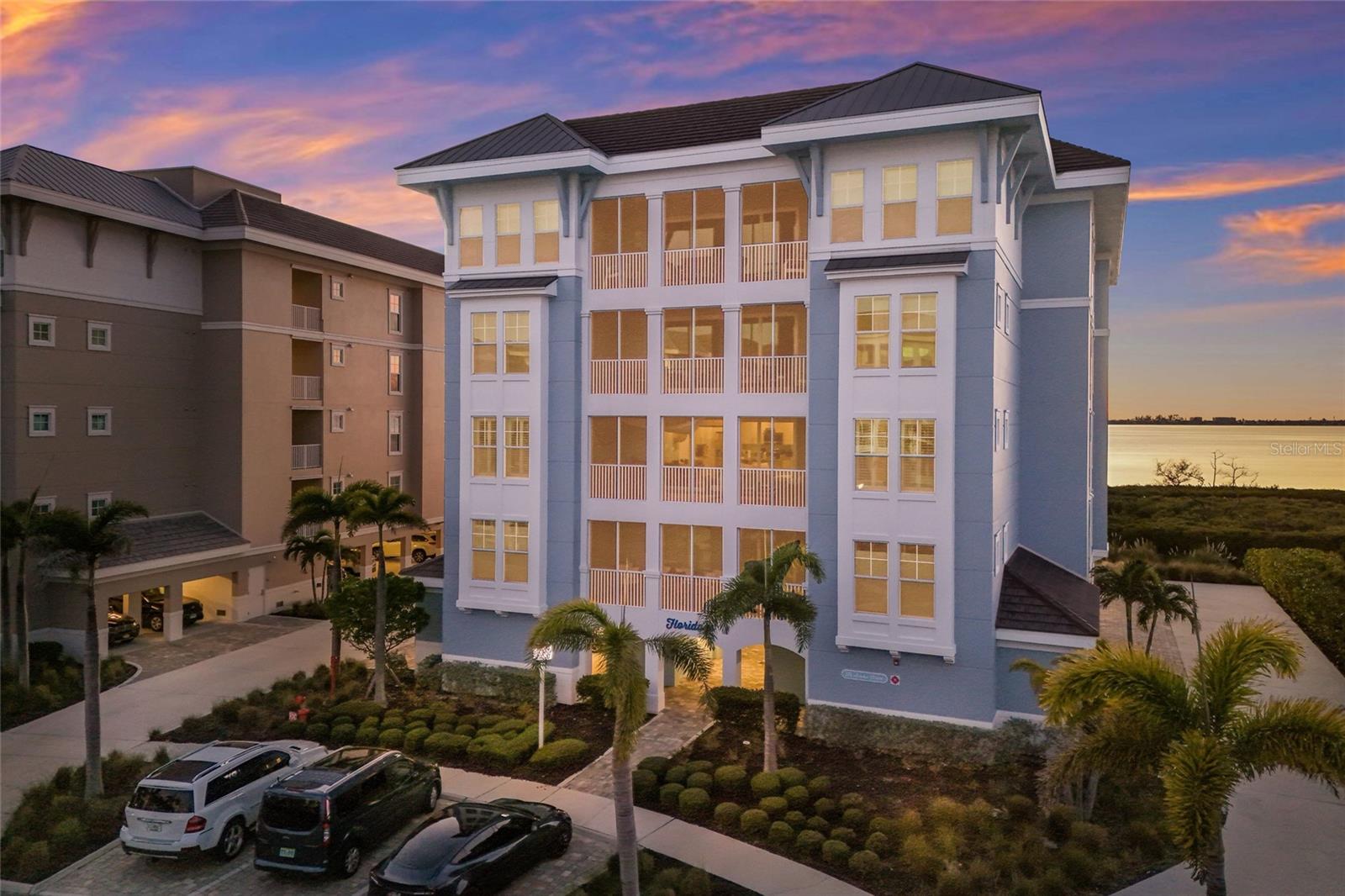 376 ARUBA CIR #203, BRADENTON, FL
