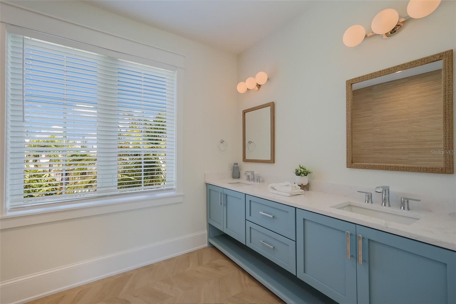 227 S HARBOR DR, HOLMES BEACH, FL — photo 28