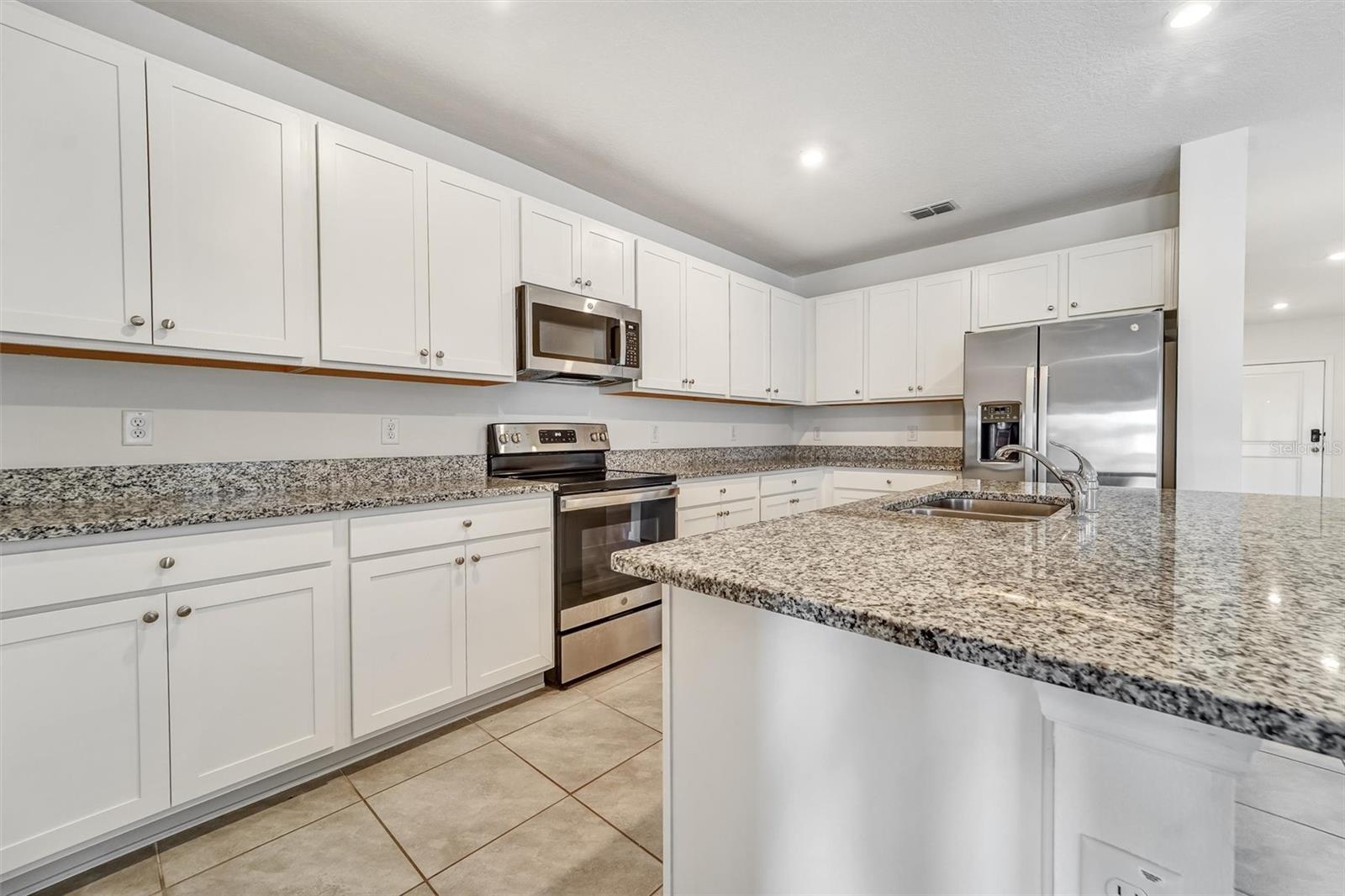 6785 BRANHAM MILL CT, ZEPHYRHILLS, FL — photo 2