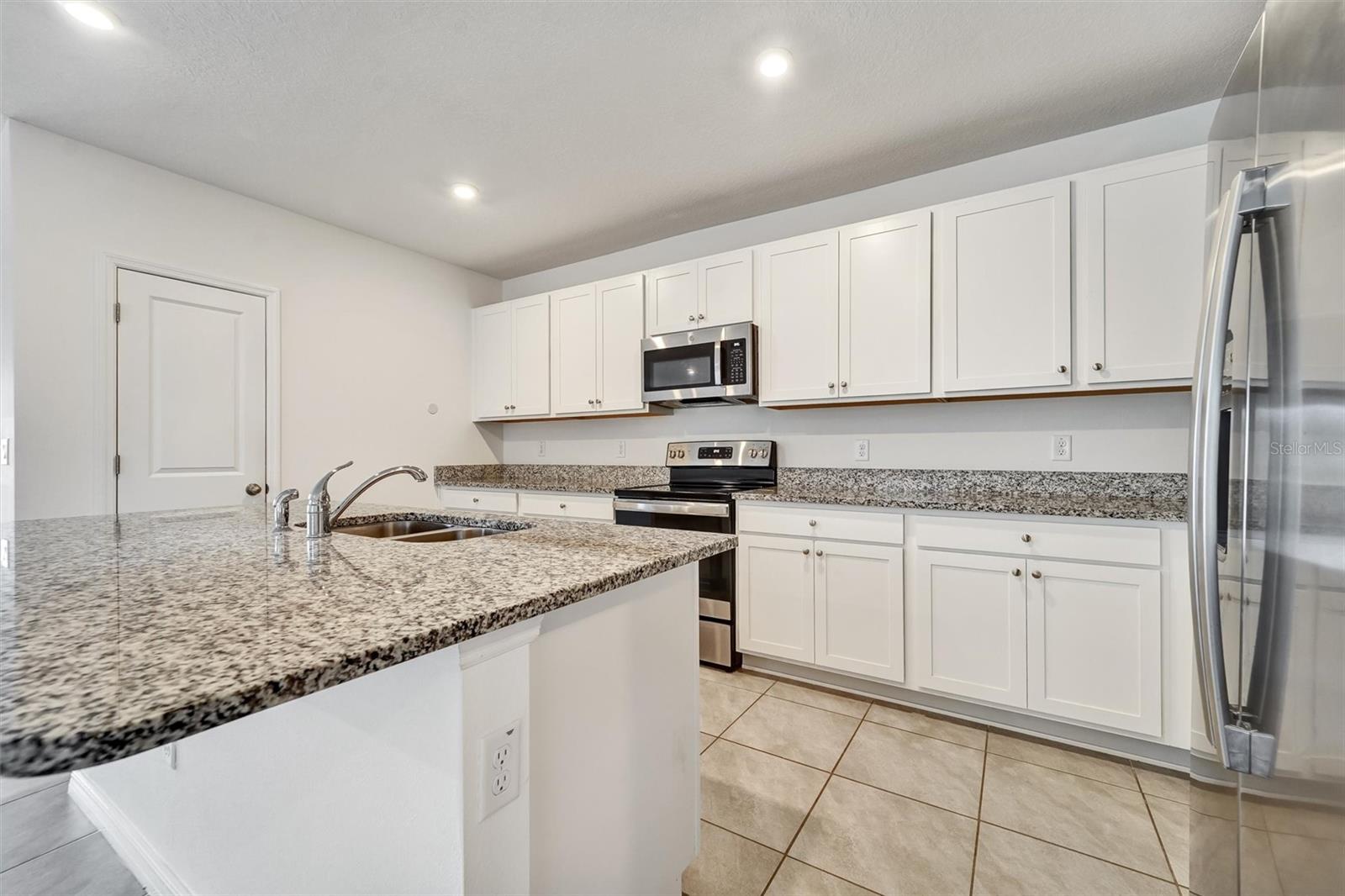 6785 BRANHAM MILL CT, ZEPHYRHILLS, FL — photo 4