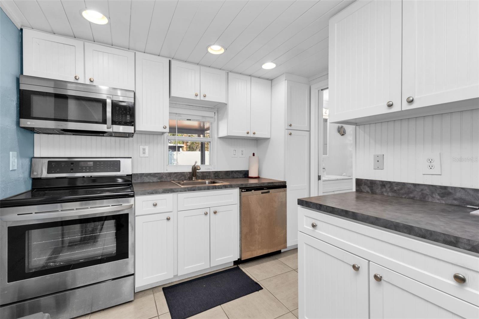 3215 PARK DR, PUNTA GORDA, FL — photo 3