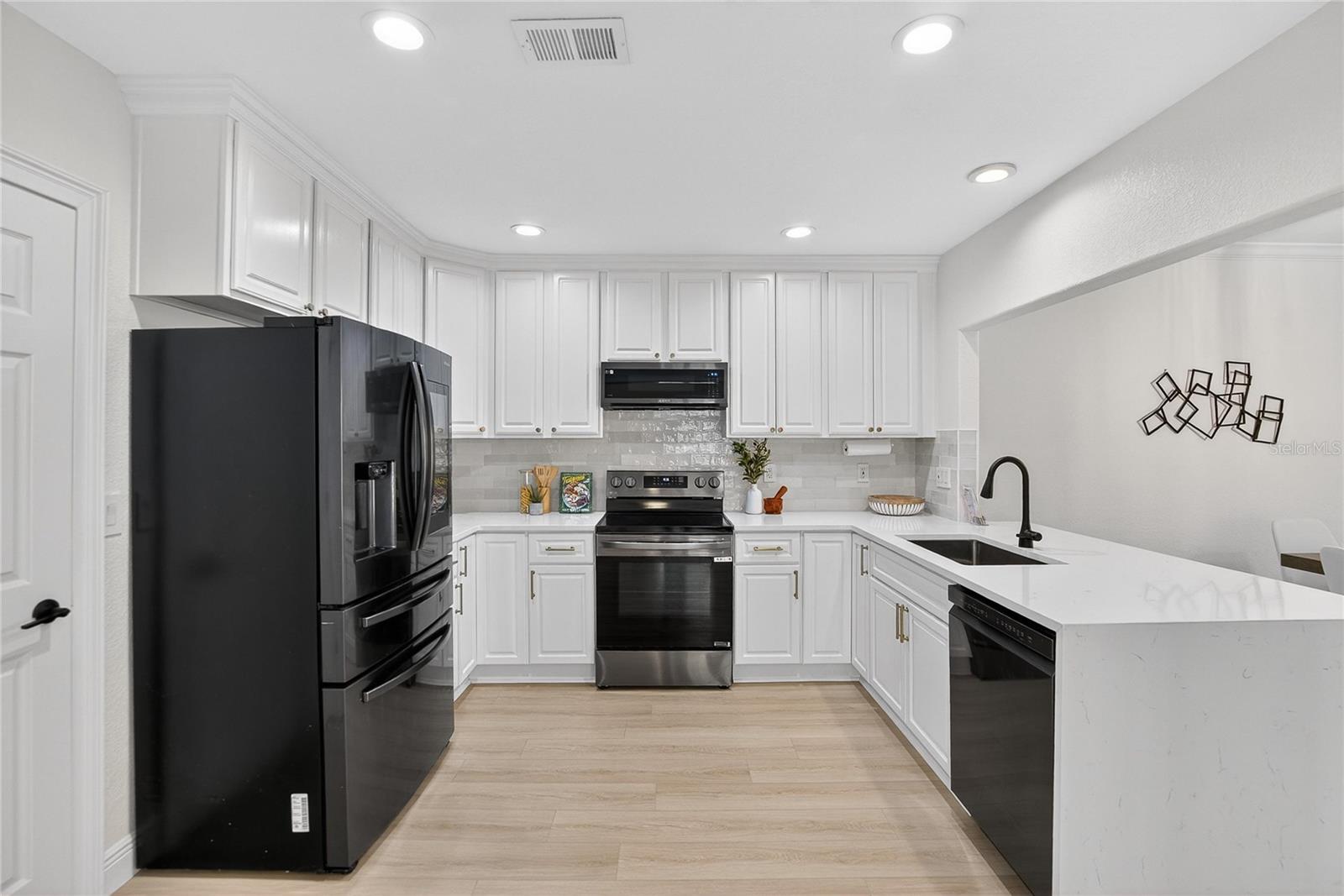 918 WOODBRIDGE CT, SAFETY HARBOR, FL — photo 12
