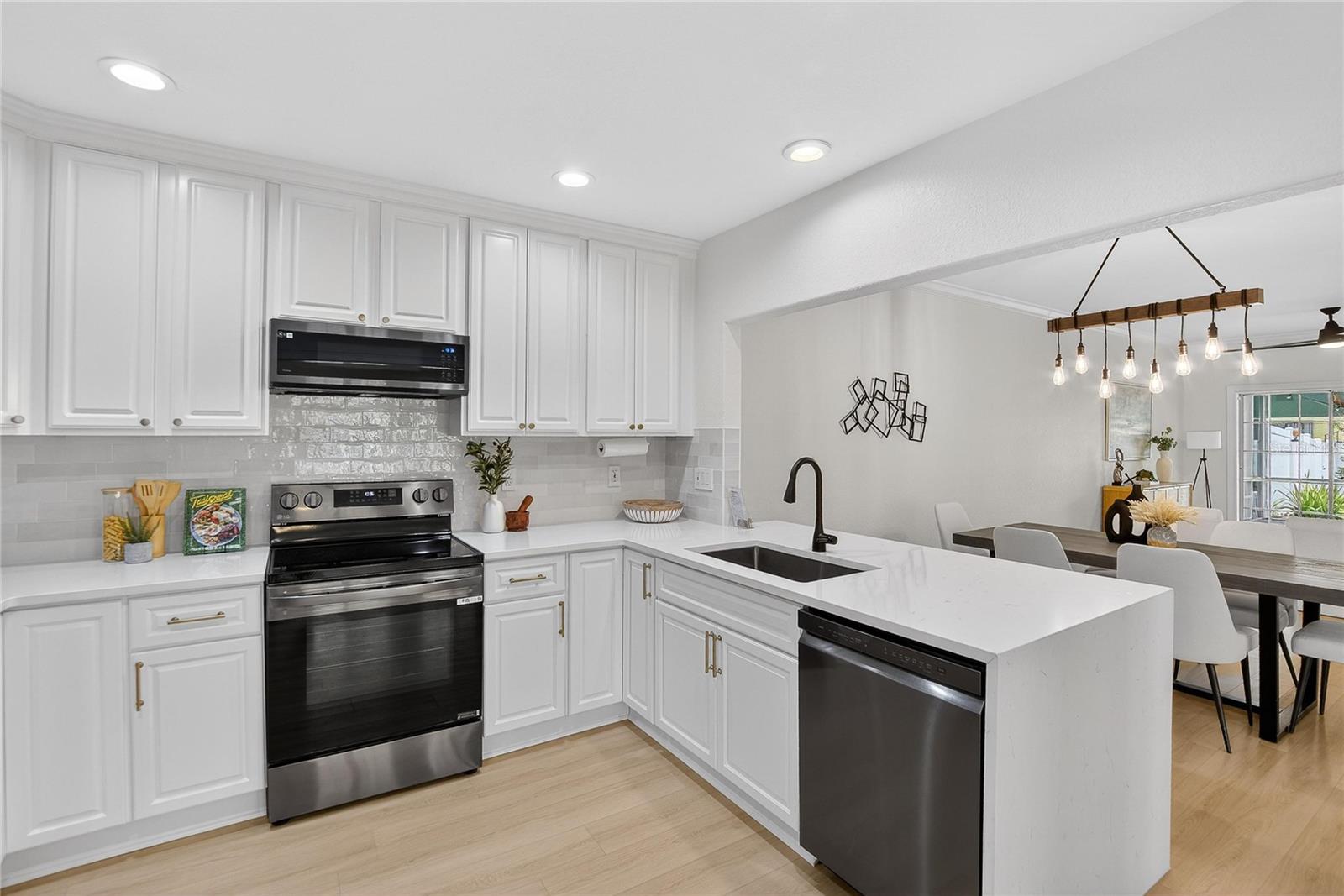 918 WOODBRIDGE CT, SAFETY HARBOR, FL — photo 15
