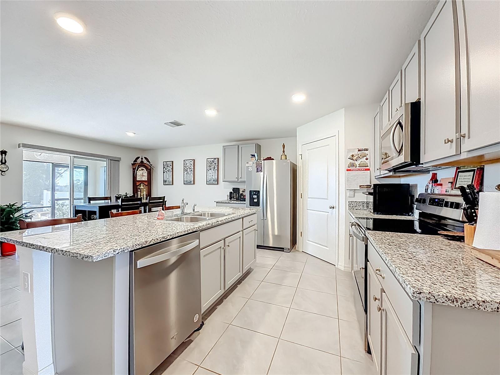 662 W FAIRWAYS VIEW DR, BEVERLY HILLS, FL — photo 7