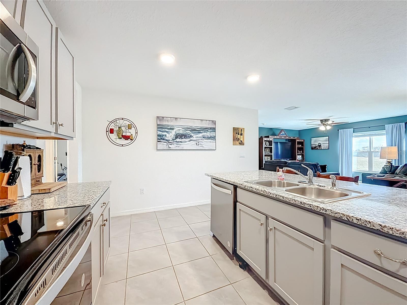 662 W FAIRWAYS VIEW DR, BEVERLY HILLS, FL — photo 8