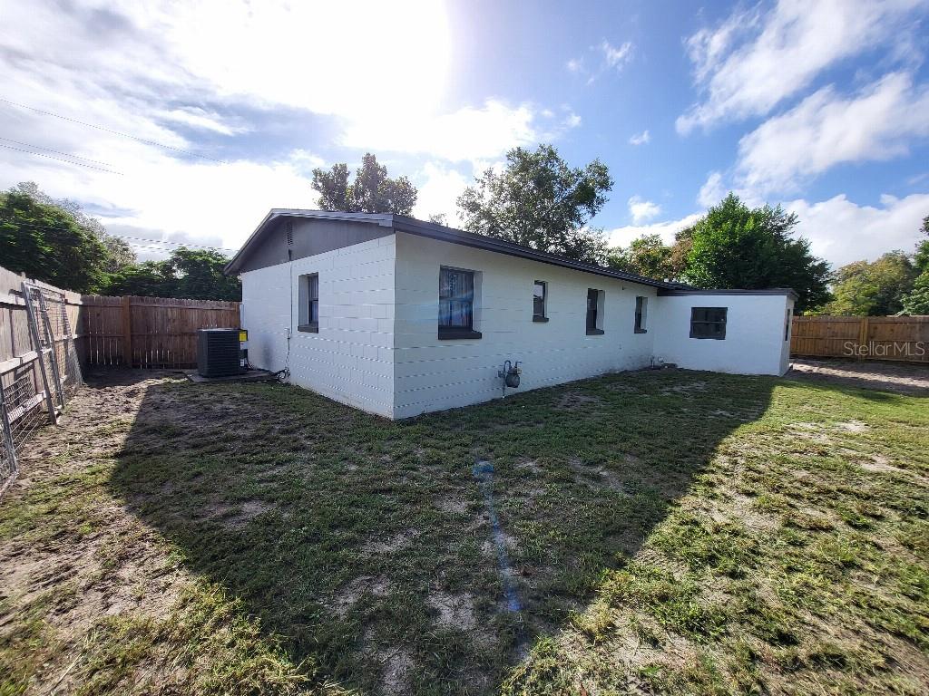 995 EMERALD DR, MOUNT DORA, FL — photo 17