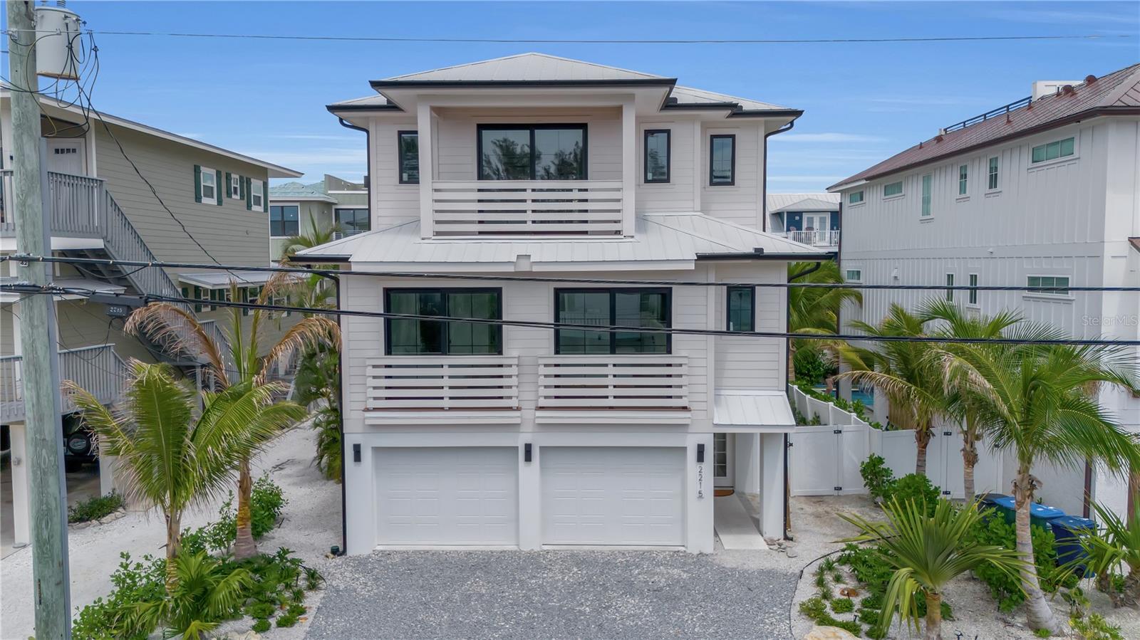 2215 AVENUE C, BRADENTON BEACH, FL — photo 2