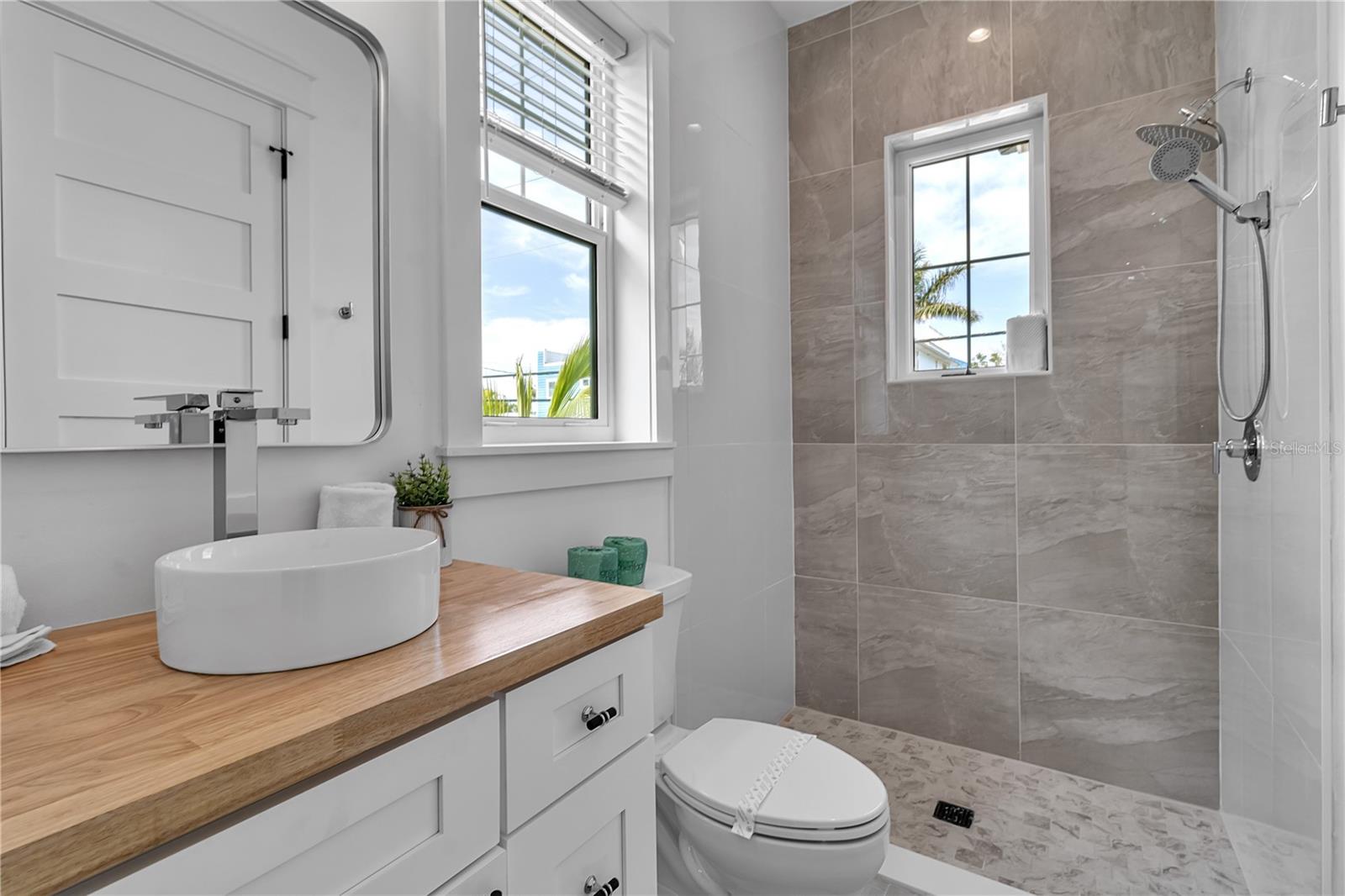 2215 AVENUE C, BRADENTON BEACH, FL — photo 31