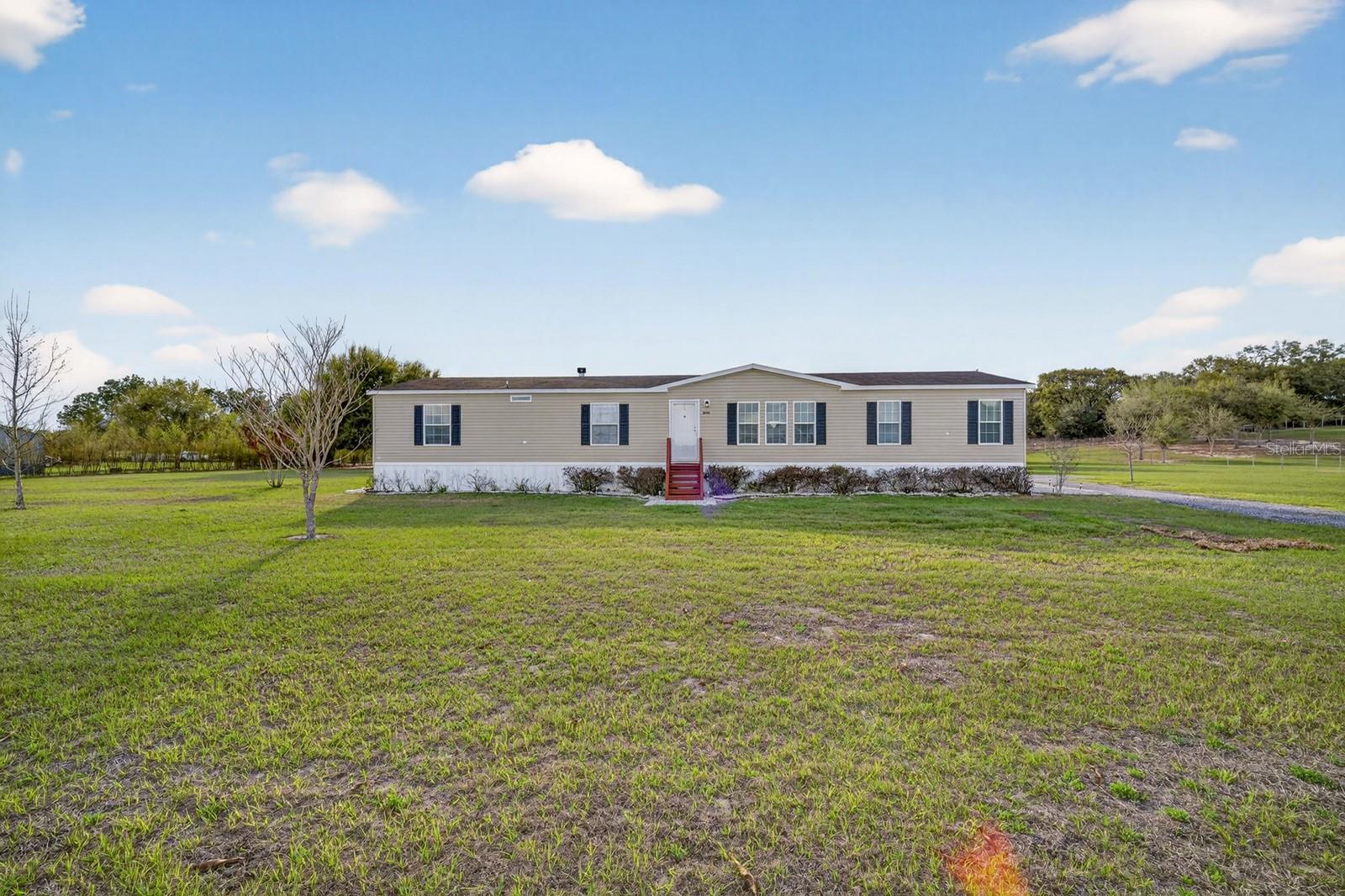 8009 SERGEANT PEPPER DR, HOWEY IN THE HILLS, FL