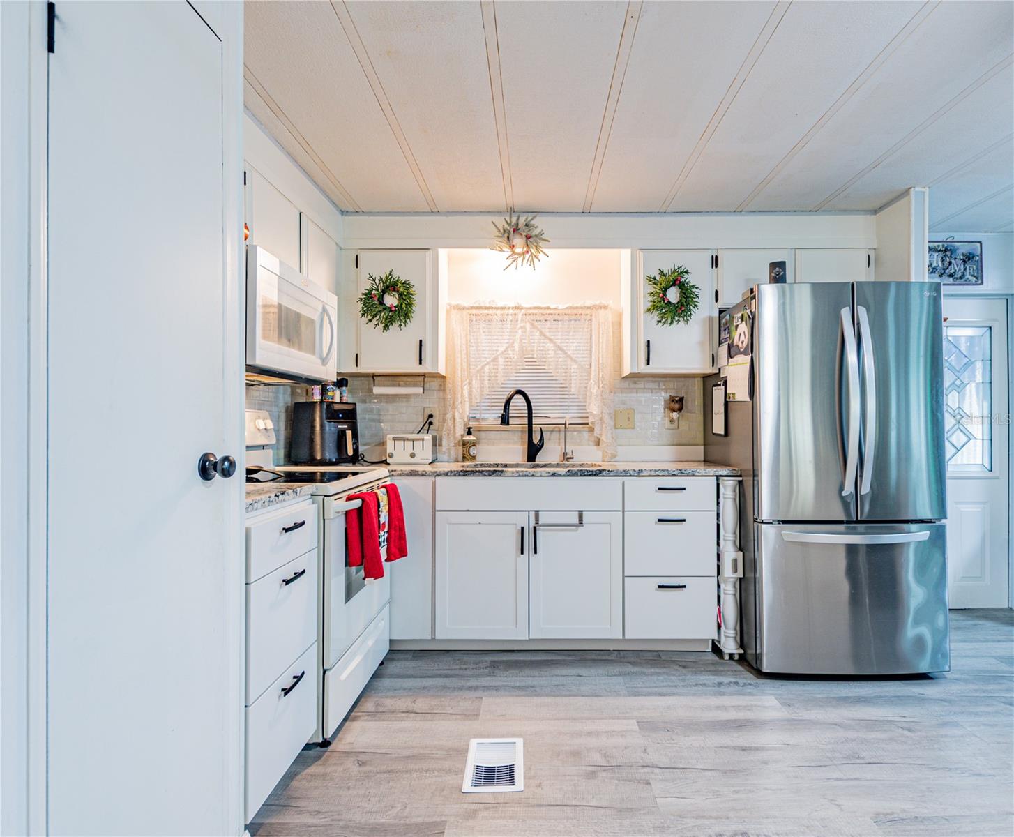 39437 ELGIN DR, ZEPHYRHILLS, FL — photo 18