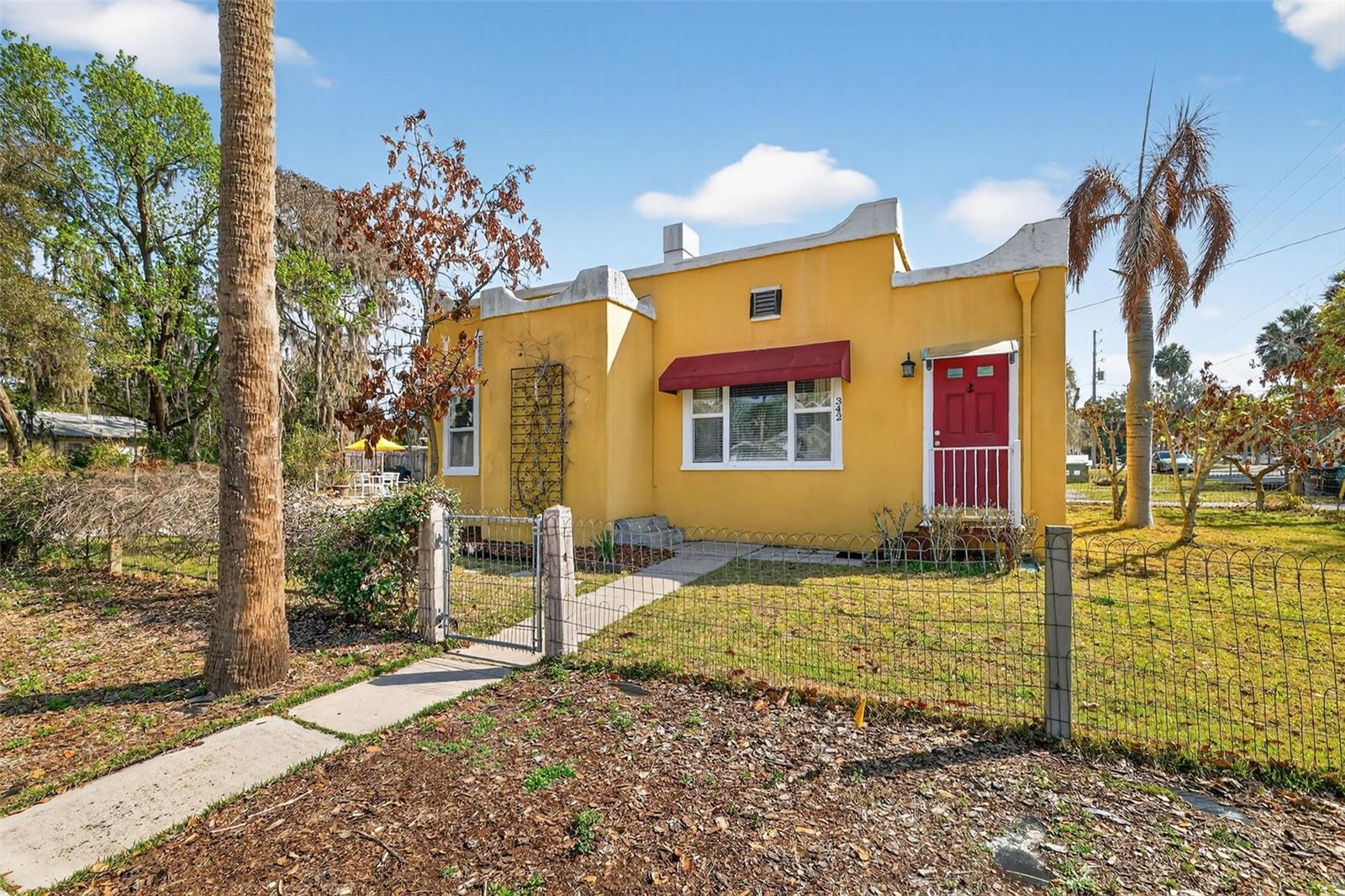342 S CLAYTON ST, MOUNT DORA, FL