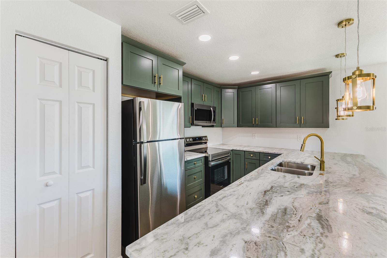 6254 SPINNAKER BLVD, ENGLEWOOD, FL — photo 8