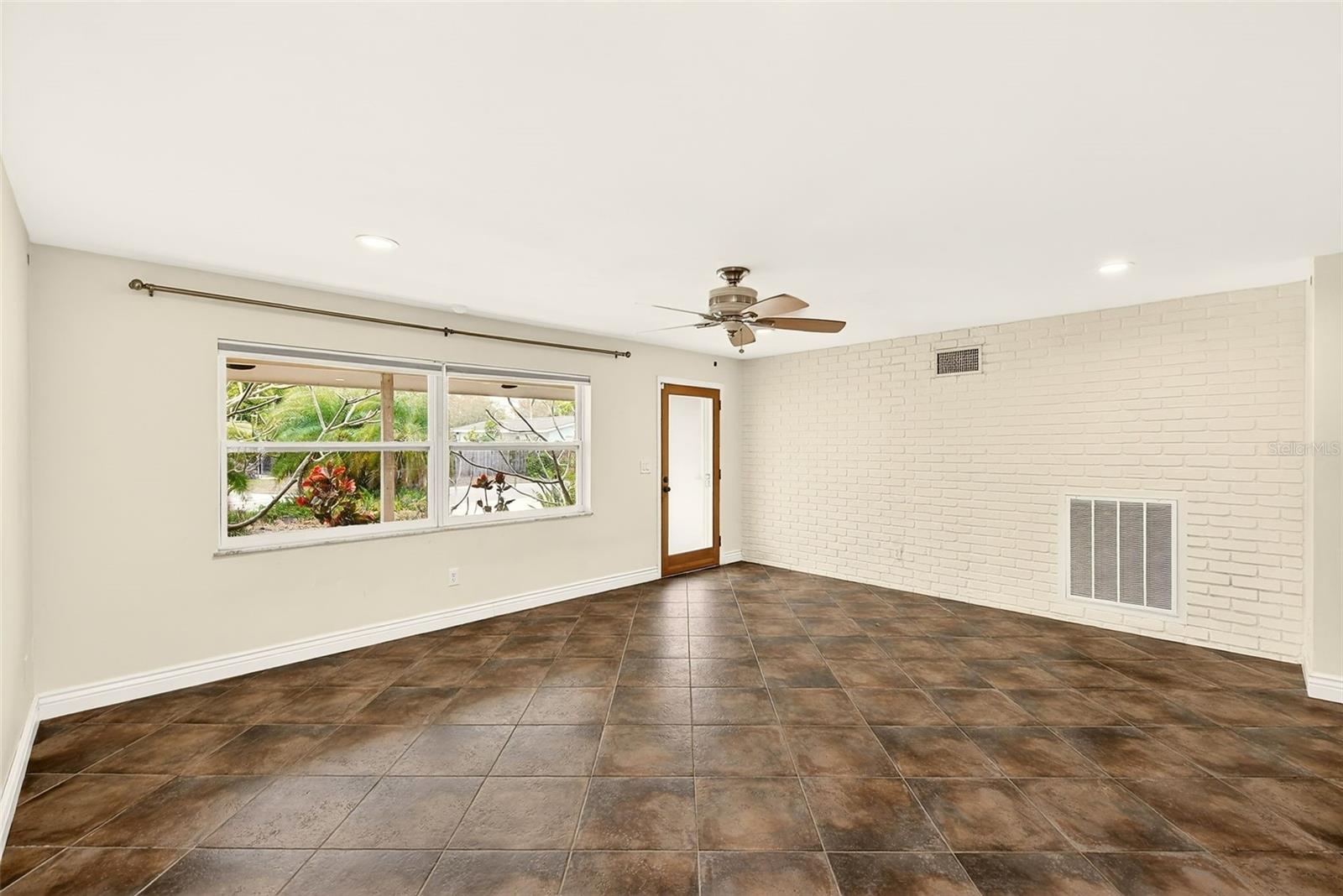 1465 BAYVIEW DR, CLEARWATER, FL — photo 5