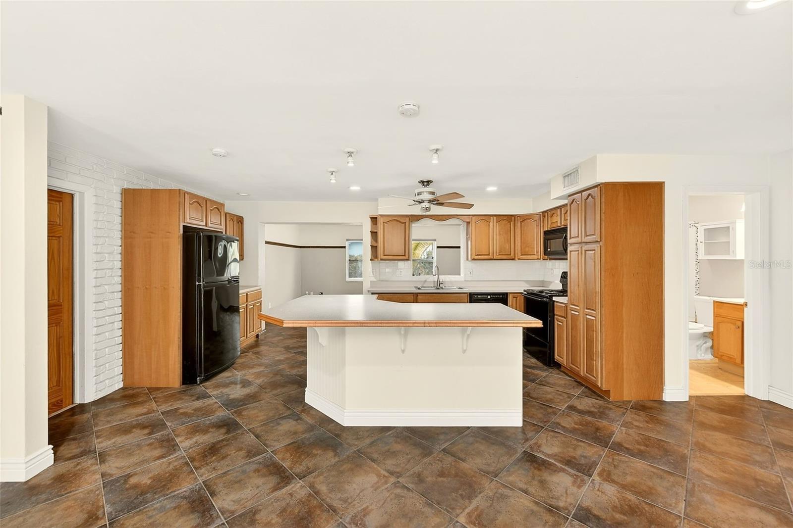 1465 BAYVIEW DR, CLEARWATER, FL — photo 7