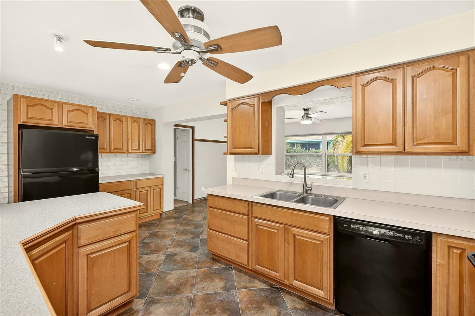 1465 BAYVIEW DR, CLEARWATER, FL — photo 10
