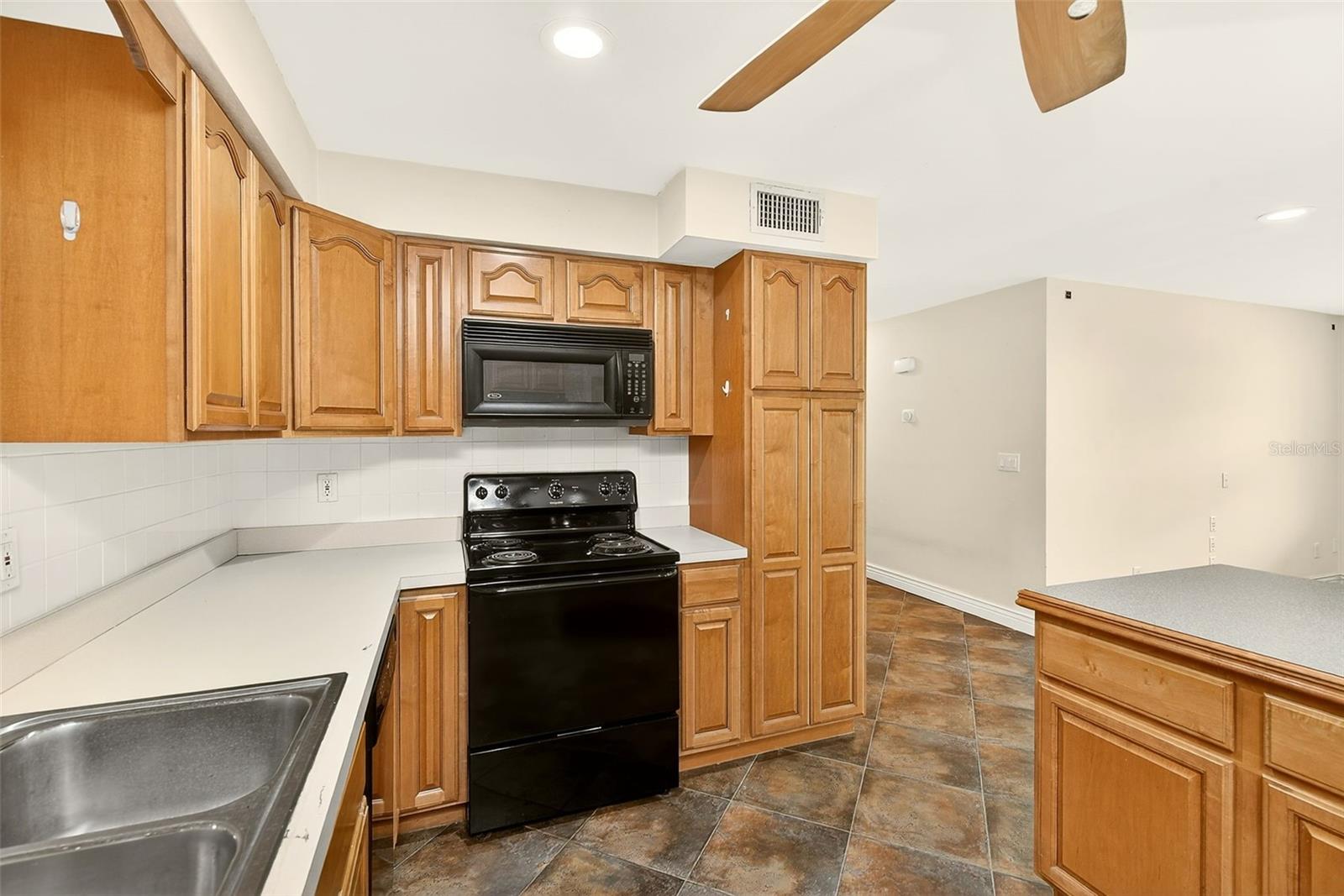 1465 BAYVIEW DR, CLEARWATER, FL — photo 11