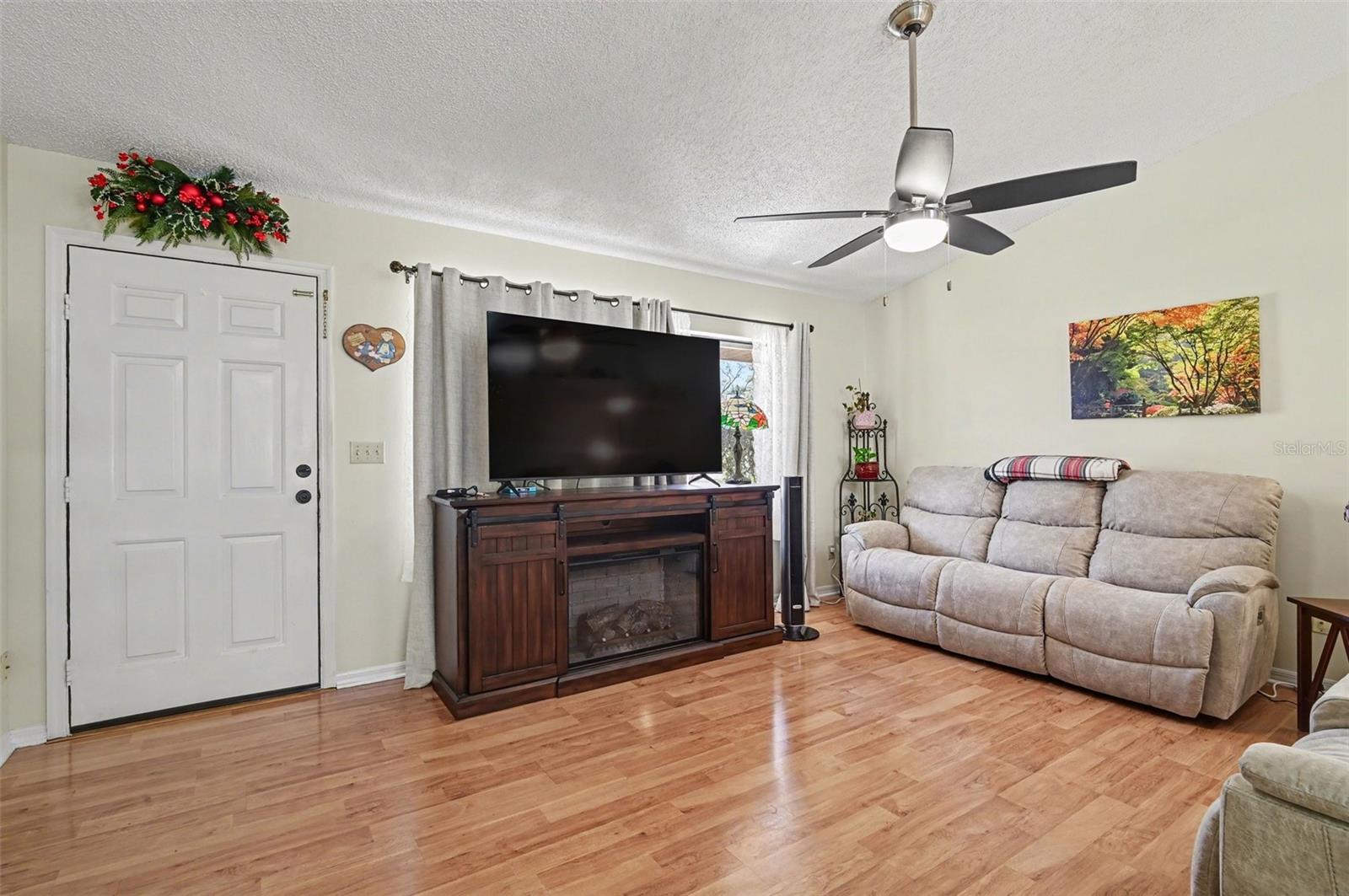 12435 ORANGEWOOD CIR, TAVARES, FL — photo 15