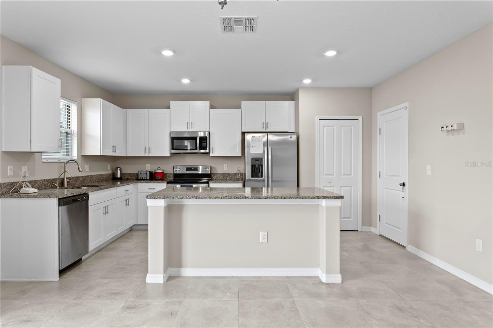 7109 PARADISE ISLAND CT, SUN CITY CENTER, FL — photo 16