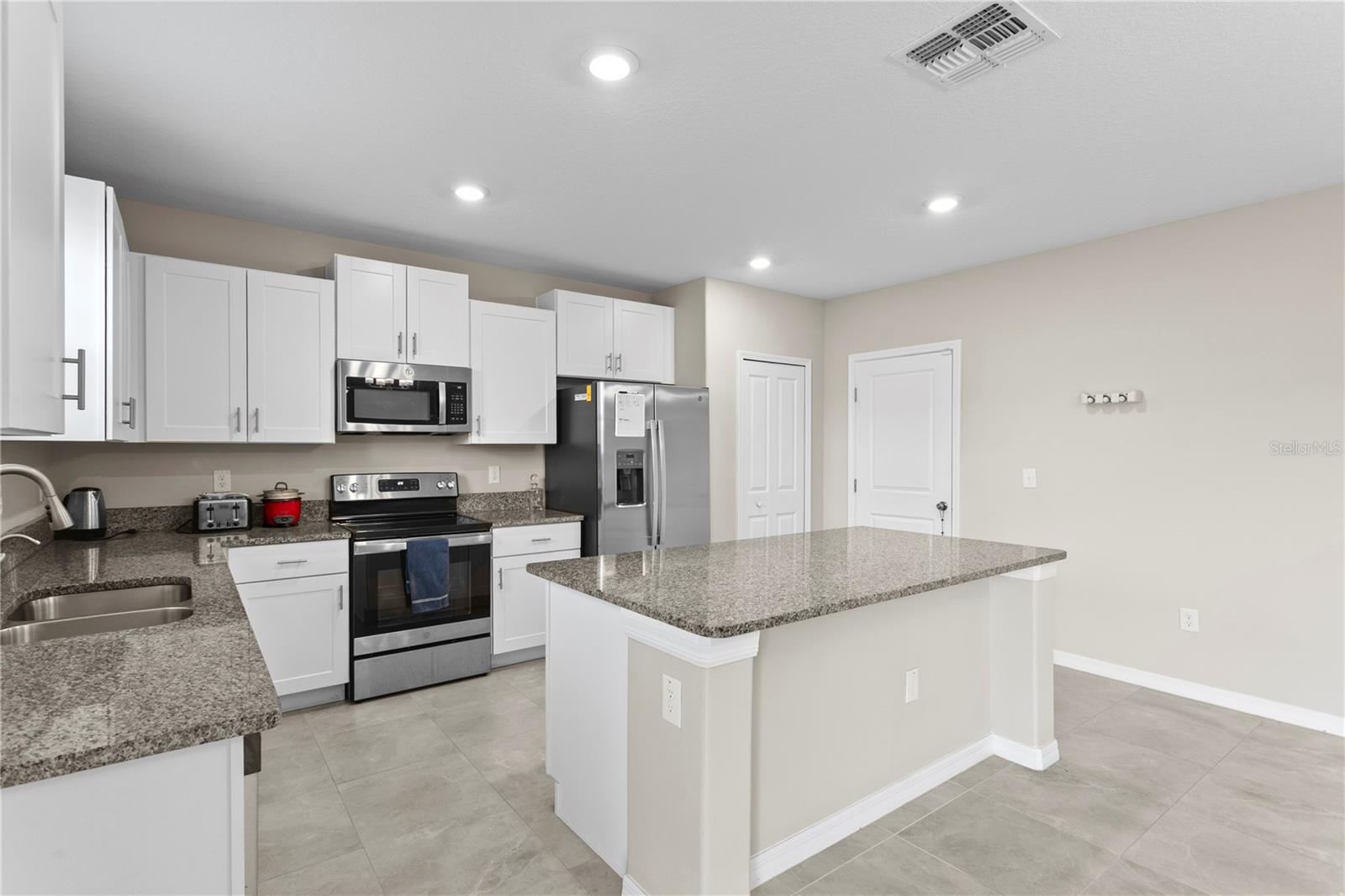 7109 PARADISE ISLAND CT, SUN CITY CENTER, FL — photo 18