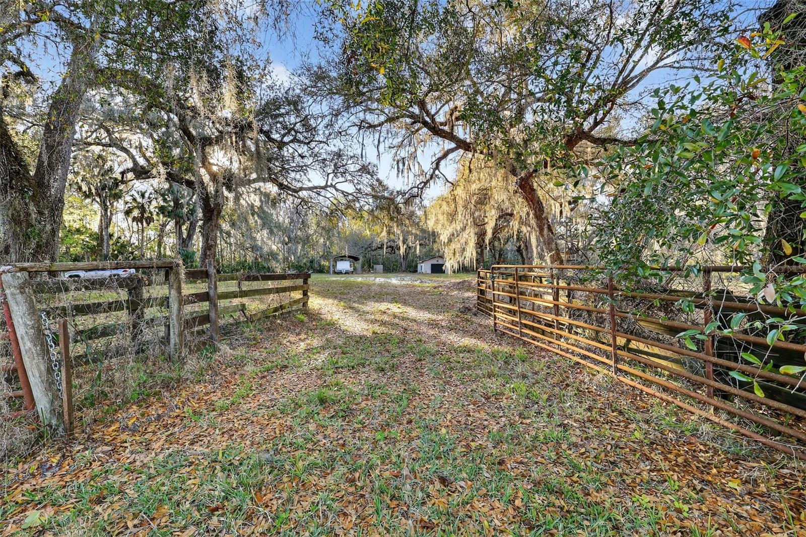 1721 COUNTY ROAD 25A, LEESBURG, FL