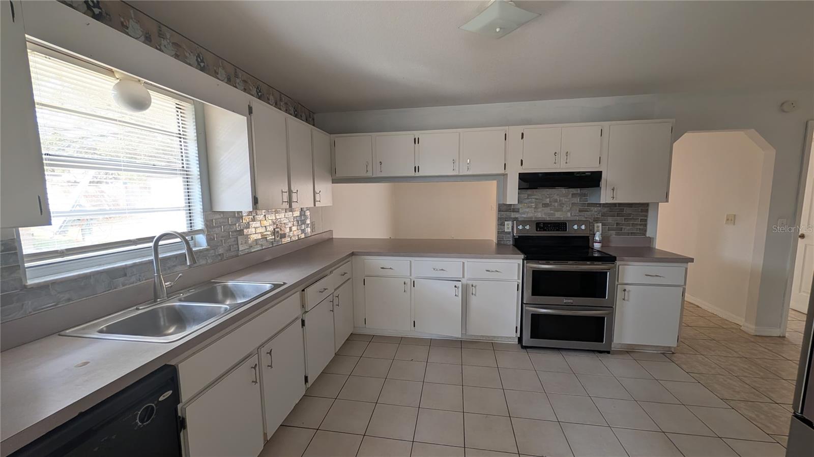 2423 S SOUTH AVE, LEESBURG, FL — photo 2