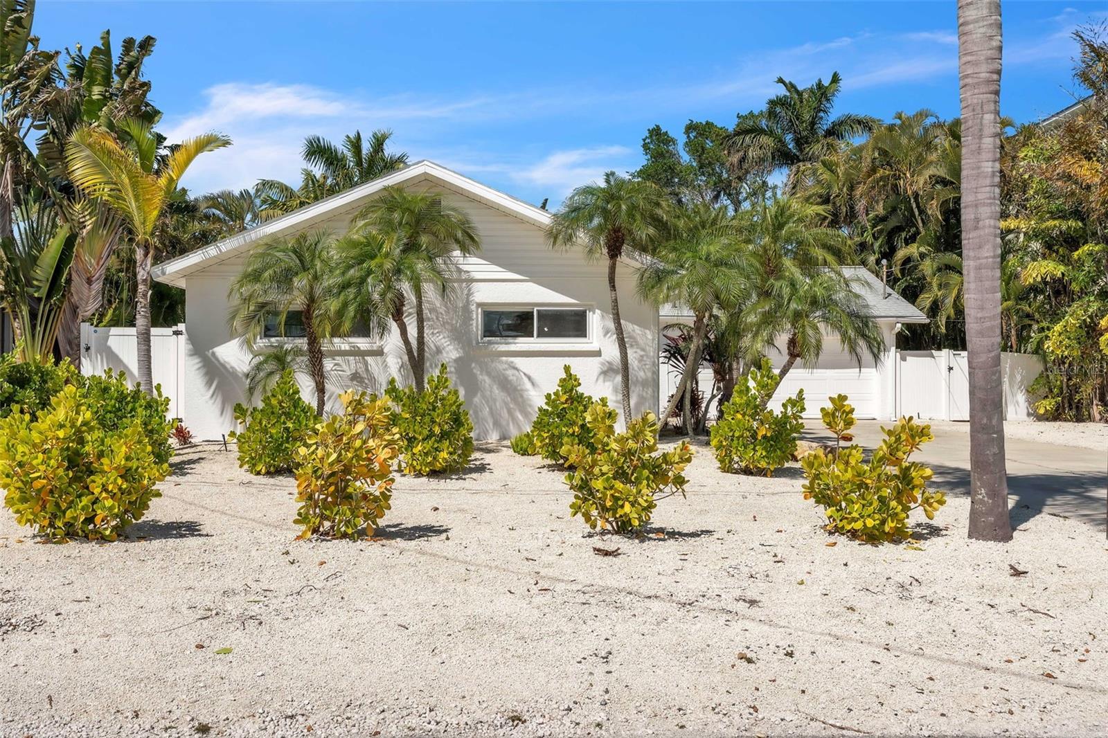155 CRESCENT DR, ANNA MARIA, FL — photo 3