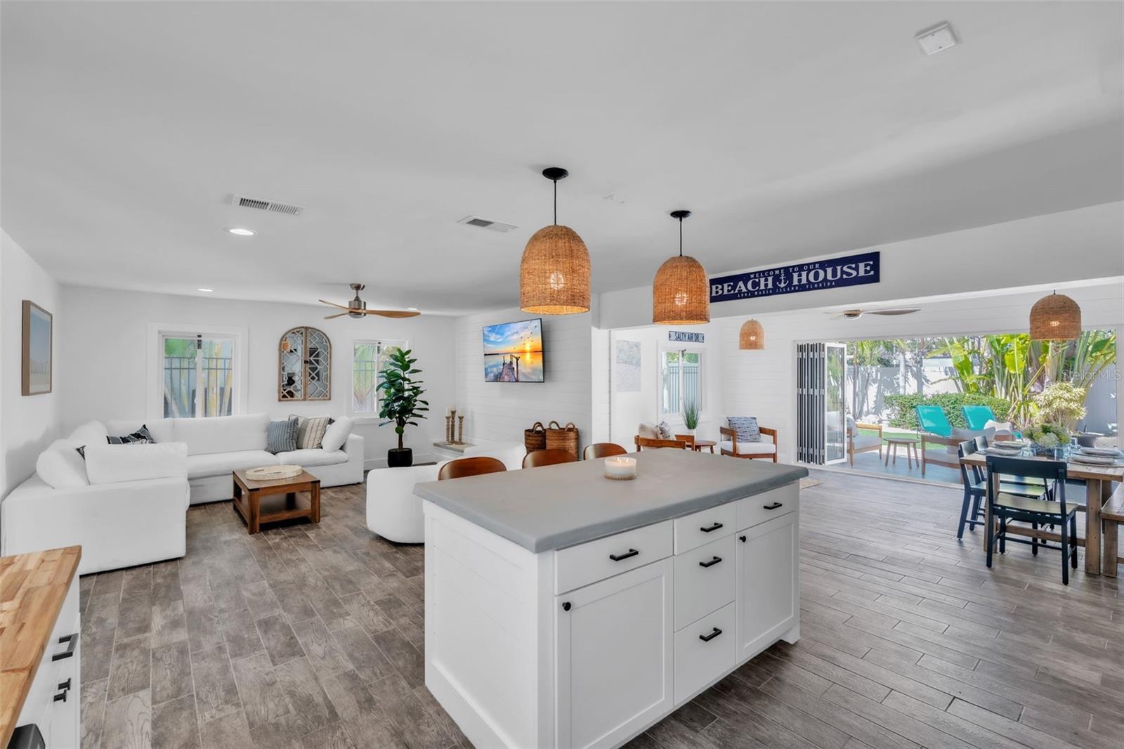 155 CRESCENT DR, ANNA MARIA, FL — photo 12