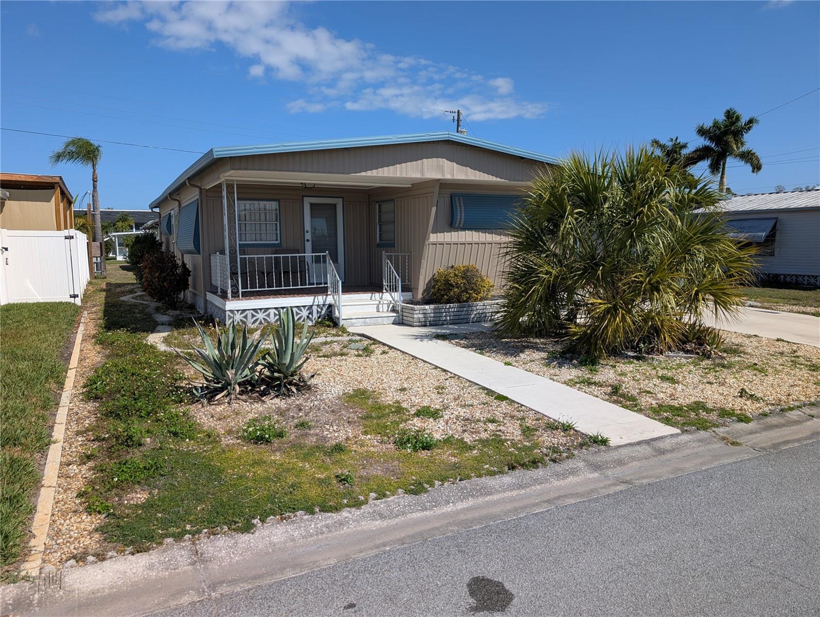 107 48TH AVENUE DR W, BRADENTON, FL — photo 2