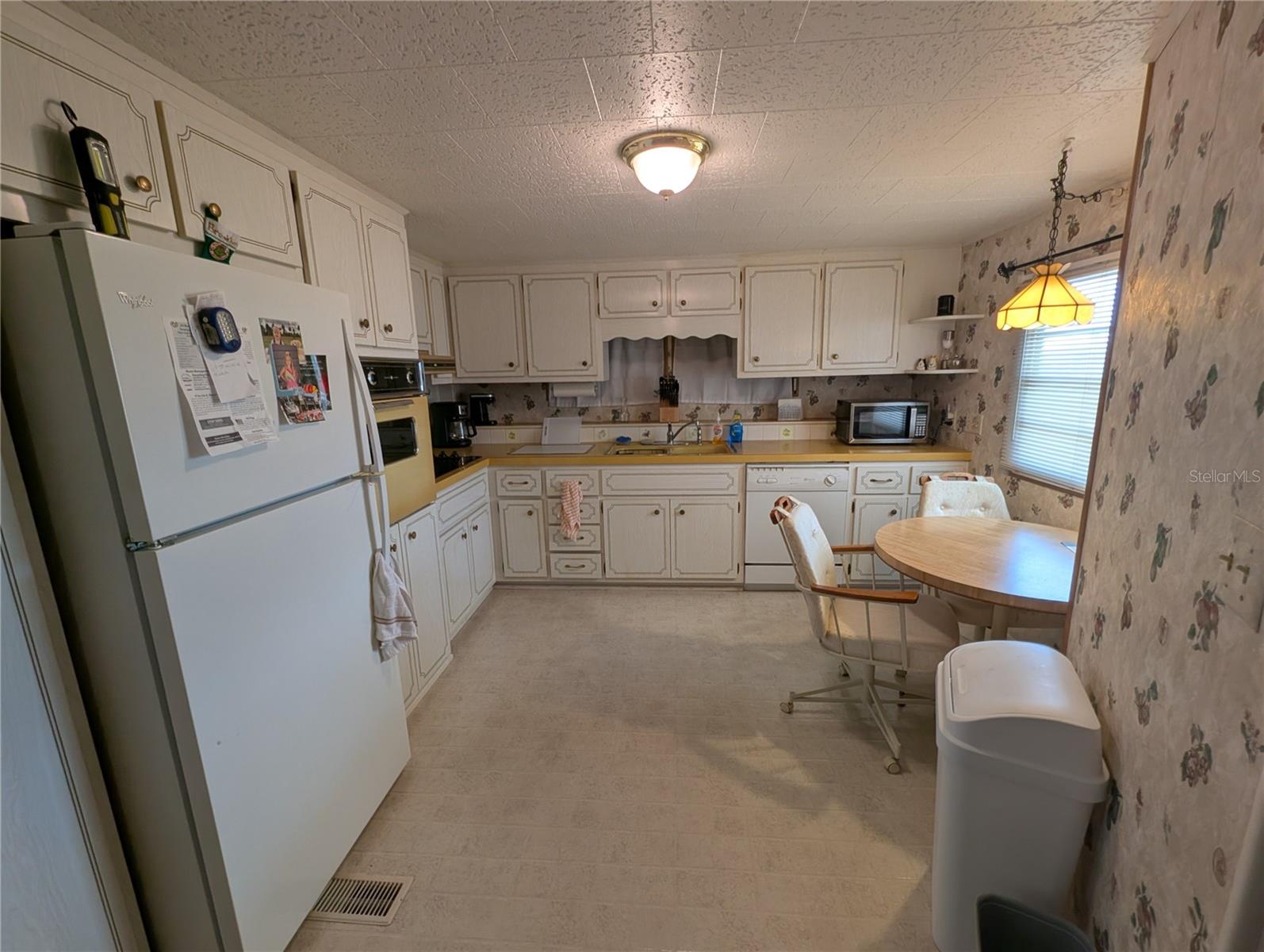 107 48TH AVENUE DR W, BRADENTON, FL — photo 5