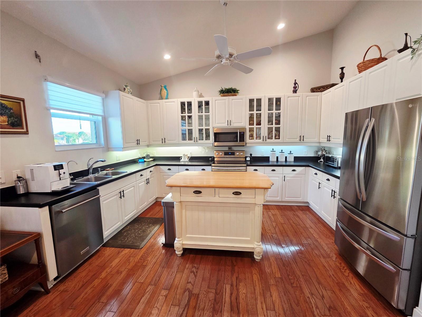 6775 HUNTINGTON LAKES CIR #202, NAPLES, FL — photo 2