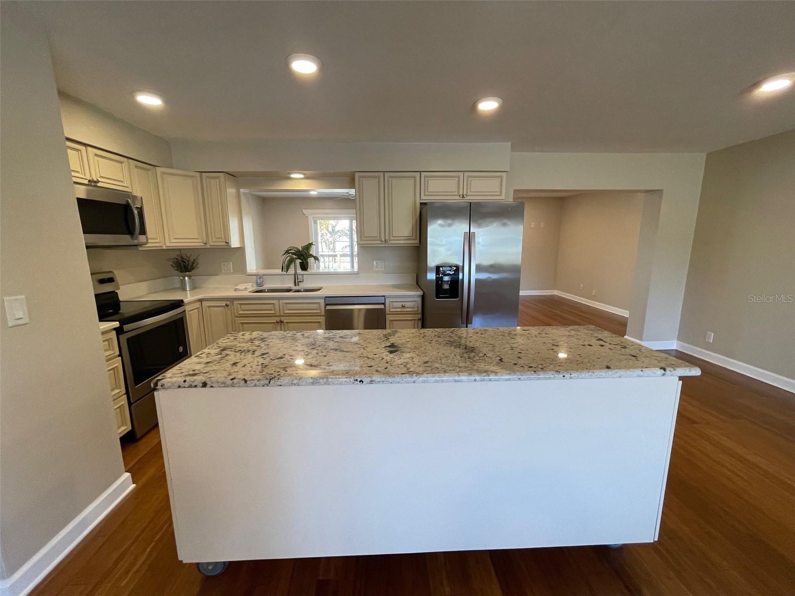 6556 27TH ST N, ST PETERSBURG, FL — photo 3