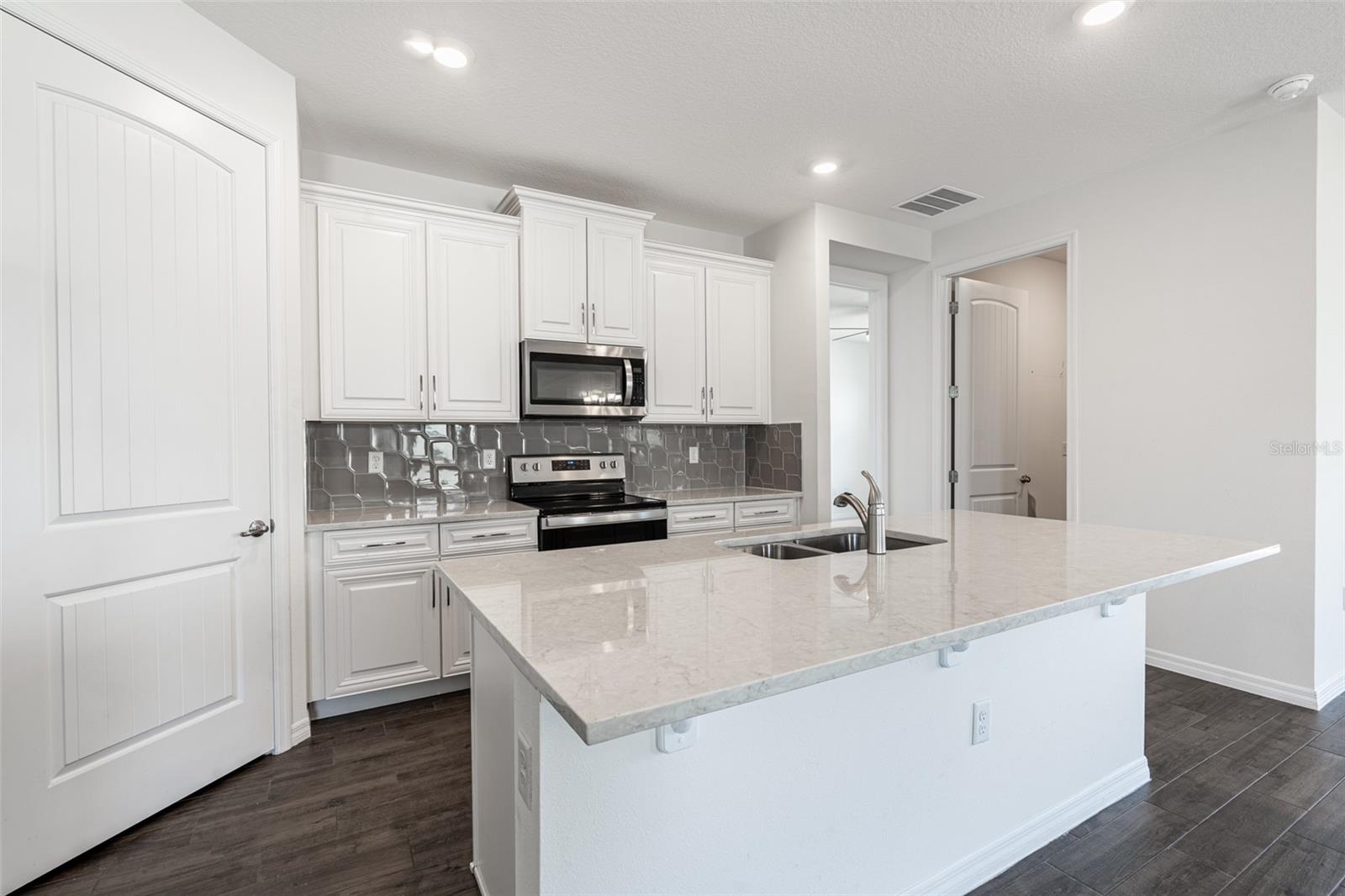 17615 BLAZING STAR CIR, CLERMONT, FL — photo 9