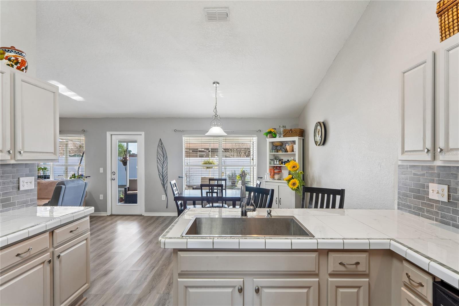 10318 GIFFORD DR, SPRING HILL, FL — photo 8
