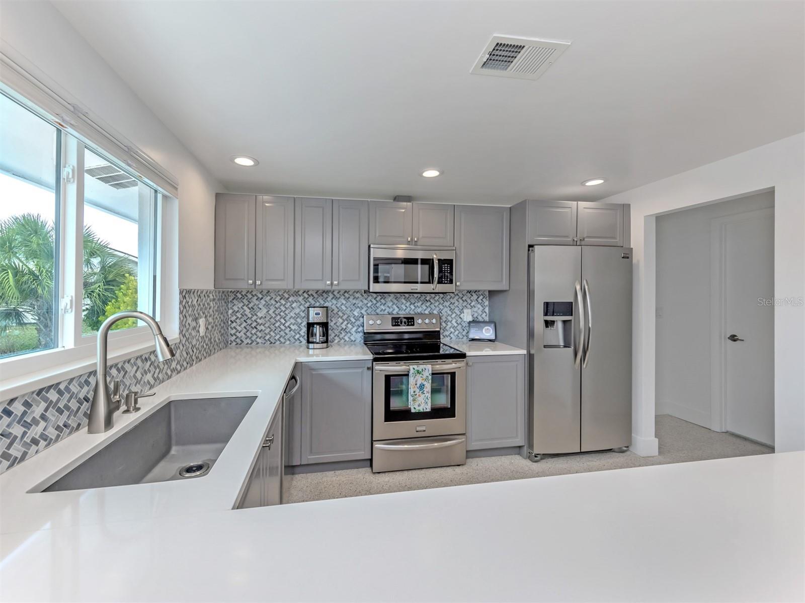 107 SORRENTO DR, OSPREY, FL — photo 9